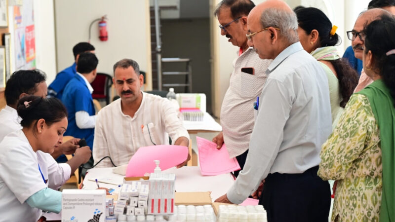 राजधानी देहरादून में पत्रकारों के लिए मुख्यमंत्री धामी में करवाया विशेष स्वास्थ्य कैम्प का आयोजन,