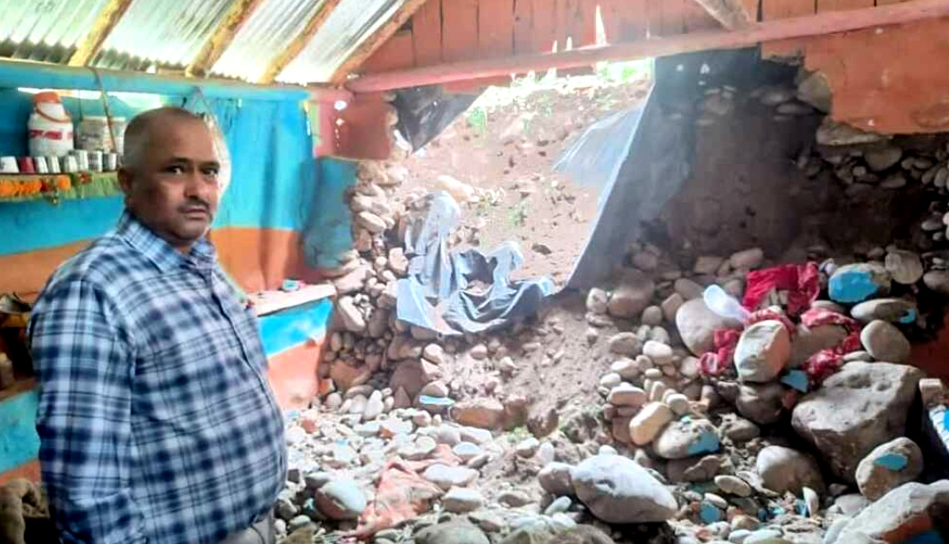 उत्तराखंड में यहाँ हुआ भीषण हादसा, मकान की दीवार ढहने से एक ही परिवार के 4 सदस्यों की हुई दर्दनाक मौत,,,,