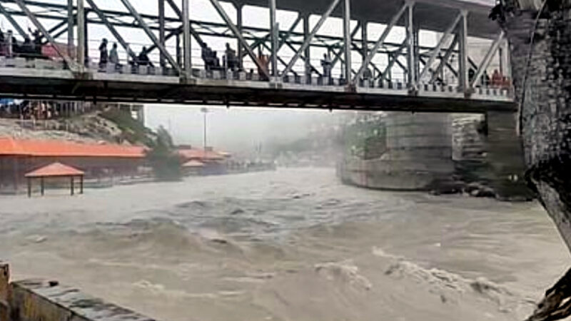 उत्तराखंड अलकनंदा के जलस्तर ने बढ़ाई परेशानी, विभाग ने सुरक्षा कर्मियों को अलर्ट मोड पर रहने के दिए निर्देश,,,,,,