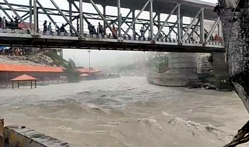 उत्तराखंड अलकनंदा के जलस्तर ने बढ़ाई परेशानी, विभाग ने सुरक्षा कर्मियों को अलर्ट मोड पर रहने के दिए निर्देश,,,,,,