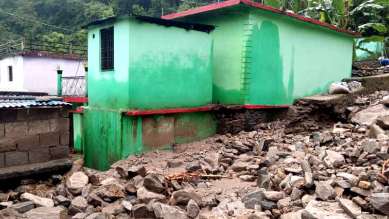 उत्तराखंड नंदप्रयाग के थिरपाक में मलवे की चपेट में आने से 1 बैल और 2 मवेशियों की मौत, घरों में अचानक घुसा मलव,,,,