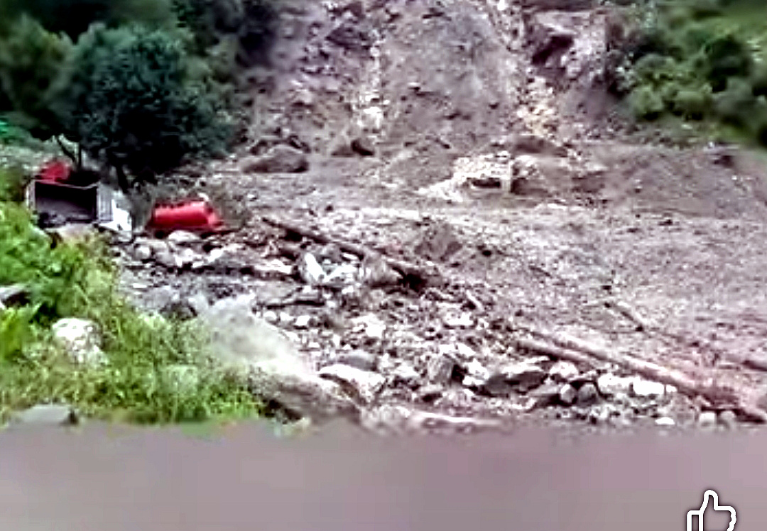“उत्तराखंड बड़ी खबर” उत्तरकाशी में बादल फटने से यमुनोत्री हाईवे हुआ बाधित, सड़क किनारे टेंट में सोए कई मजदूर लापता,,,,,