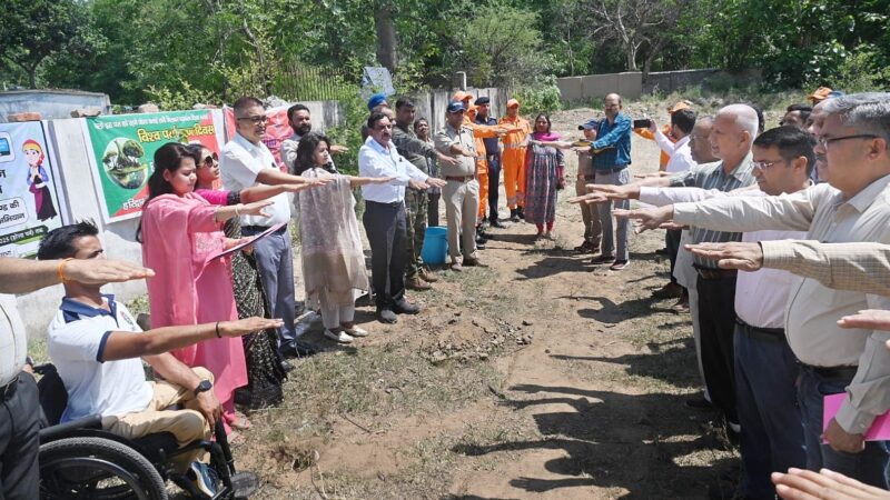 उत्तराखंड विश्व पर्यावरण दिवस पर जनपद के विभिन्न कार्यालयों में अधिकारियों ने किया पौधारोपण,,,,,