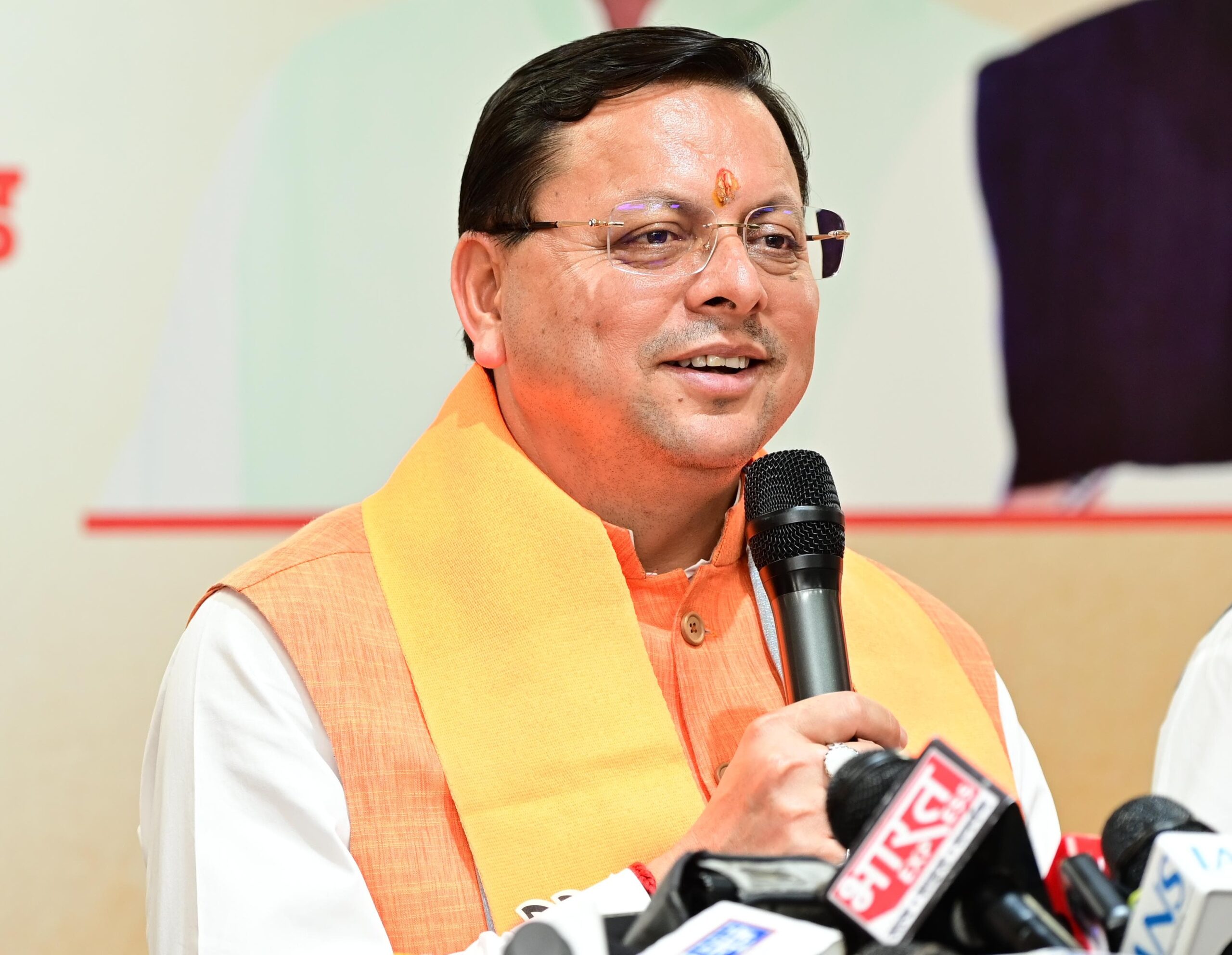 उत्तराखंड प्रदेश के टॉपर्स को दिया जाएगा विशेष सम्मान, हर जिले के टॉपर्स बनेंगे एक दिन के डीएम और एसपी- पुष्कर सिंह धामी
