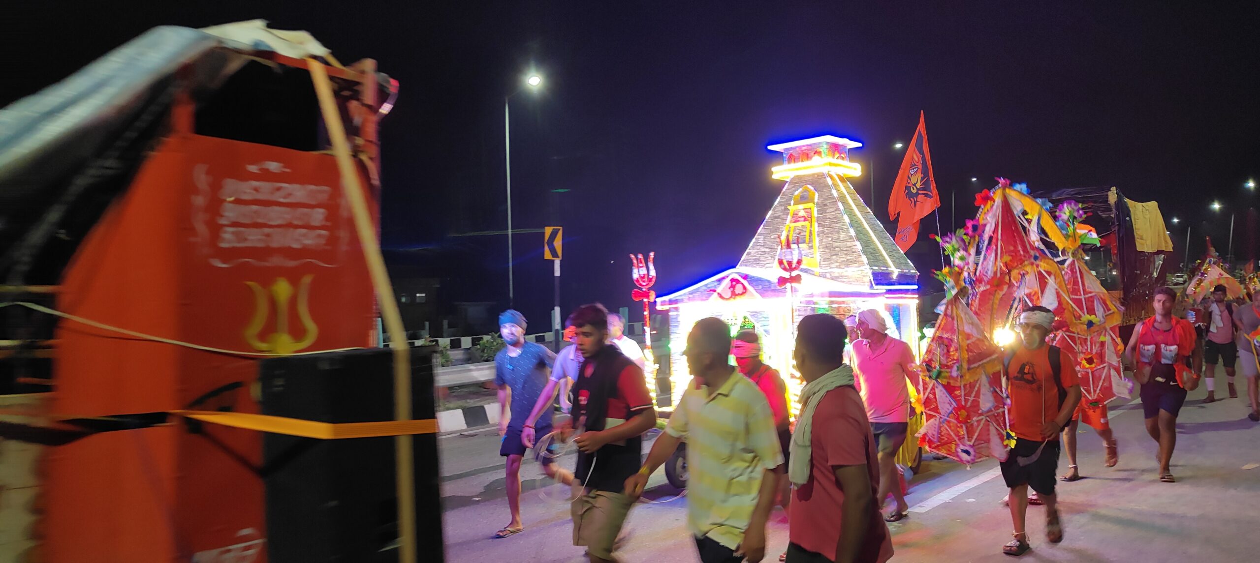 हरिद्वार पवित्र कांवड़ यात्रा का उद्देश्य भक्ति, संयम और सेवा कि जगह हिंसक क्यों? चंद उपद्रवियों के बेवजह हंगामे से पहुंच रही है यात्रा की गरिमा को ठेस,,,,,