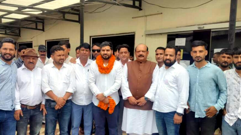 उत्तराखंड प्रीतम सिंह के परिवार का एक और सदस्य अभिषेक ने पंचायत चुनाव से की अपनी राजनीतिक शुरुआत,,,,
