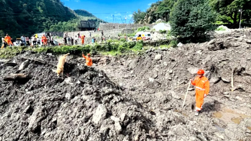 उत्तराखंड विभाग ने प्रदेश के चार जिलों में किया भारी बारिश का अलर्ट जारी, भूस्खलन की चेतावनी को देखते हुए की स्कूलों की छुट्टियां,,,,,