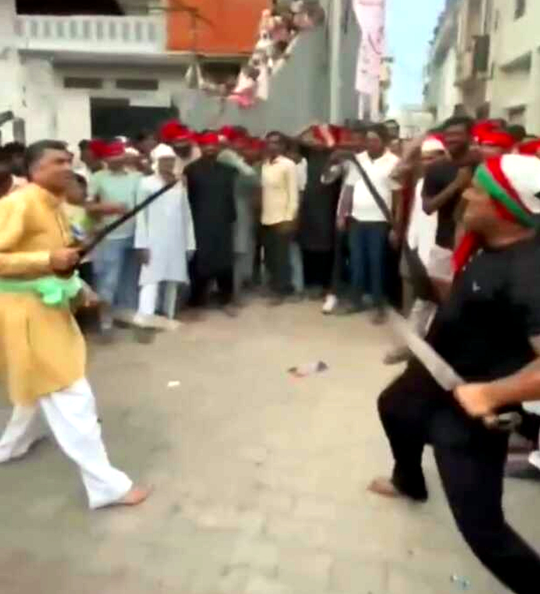 उत्तराखंड धर्म को लेकर दोहरी राजनीति, कांवड़ यात्रा में त्रिशूल, डीजे और बेसबॉल बैट बैन उधर ताजिया जुलूस में खुलेआम लहराईं सैकड़ों तलवारें,,,,,