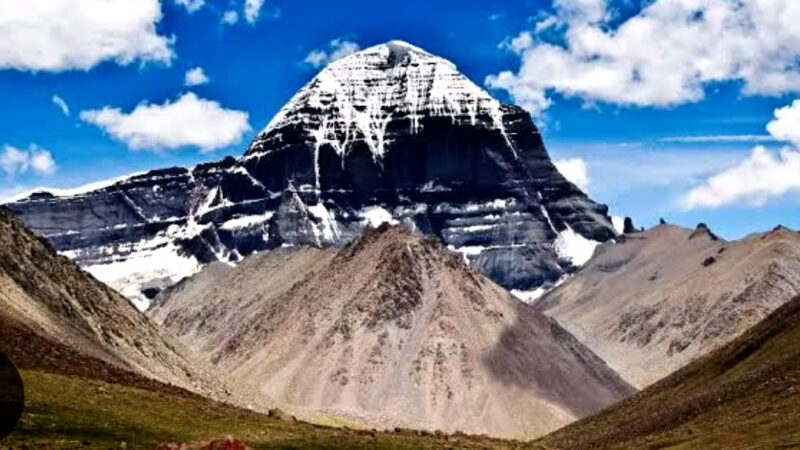 उत्तराखंड कैलाश मानसरोवर यात्रा में श्रद्धालुओं ने कैलाश मानसखंड मंदिर माला के दिव्य मनमोहक दर्शनों के  साथ पूजा अर्चना कर लिया आशीर्वाद,,,