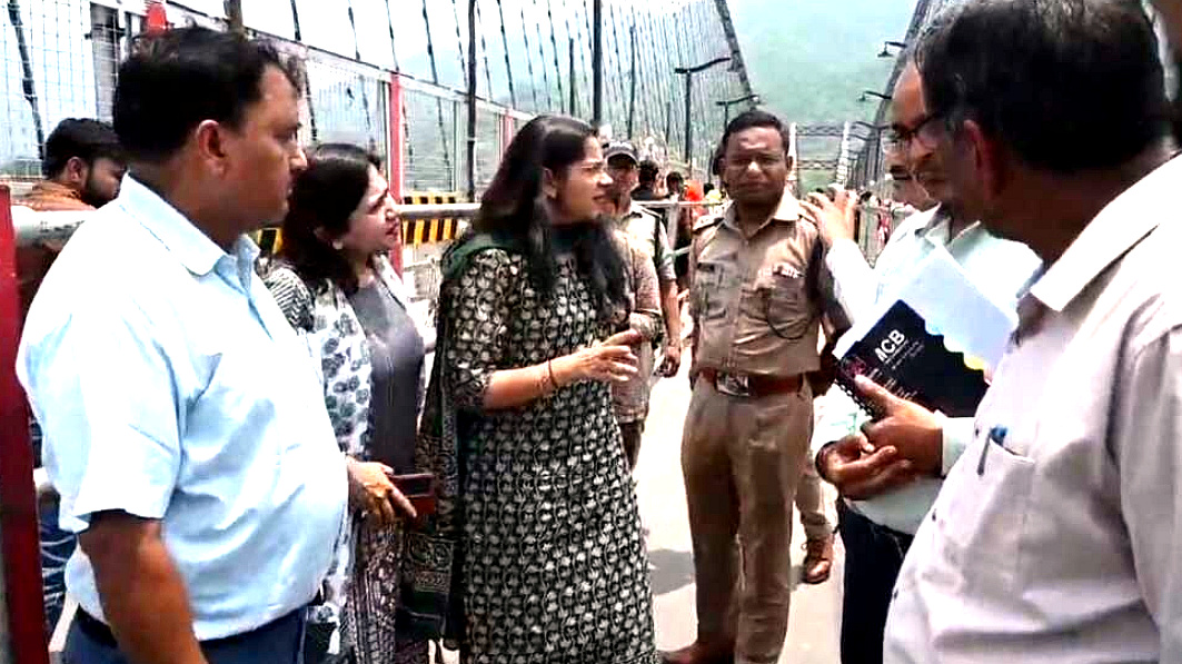 उत्तराखंड कांवड़ यात्रा मार्ग पर होटलों पर मालिकों के नाम अनिवार्य, डीएम और एसएसपी ने यात्रा की तैयारियों का जायजा लेते हुए दिए सख्त निर्देश,,,,,