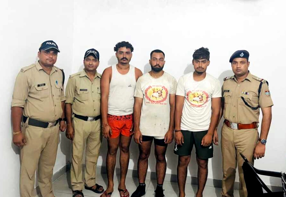उत्तराखंड हरिद्वार में कांवड़ियों ने मचाया उत्पात, हुड़दंगियों पर पुलिस ने की कार्यवाही,,,,,