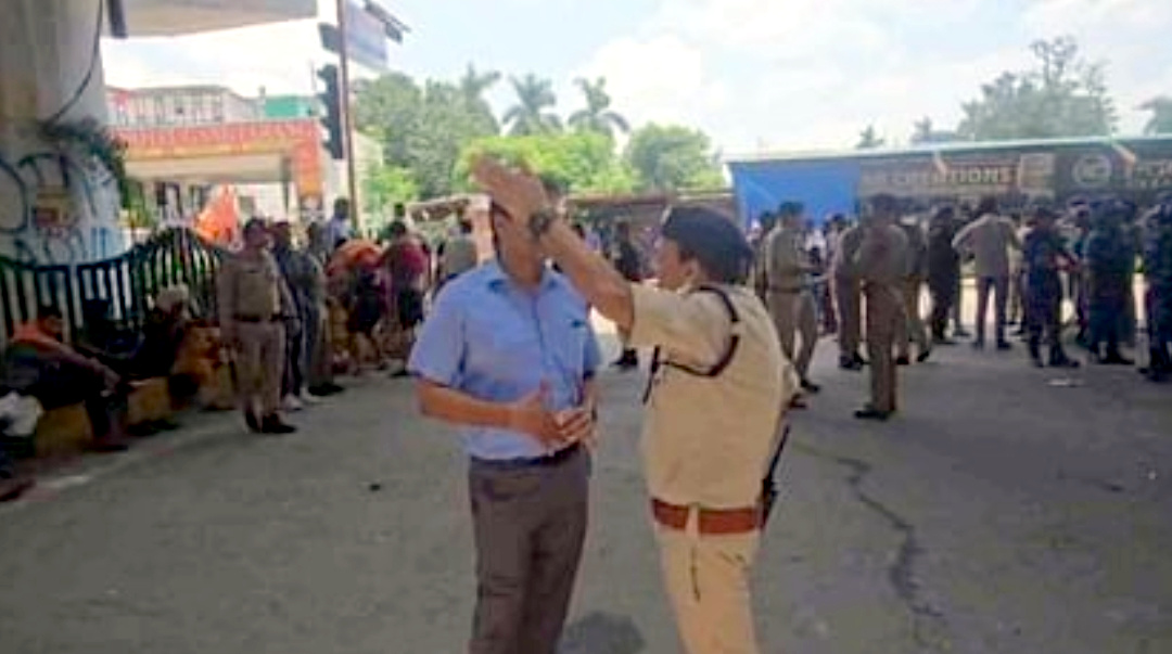 उत्तराखंड कांवड़ यात्रा पर डीजे की प्रतिस्पर्धा में अश्लील इशारे से विवाद, दरोगा घायल, किन्नर समेत चार गिरफ्तार,,,,,