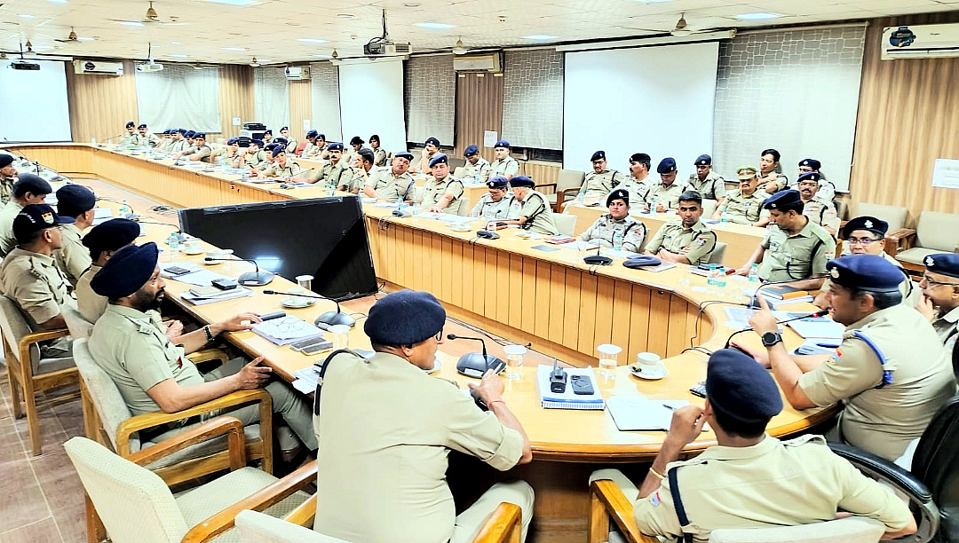 उत्तराखंड एसएसपी हरिद्वार ने सभागार में पुलिस अधिकारियों के साथ की कावड़ मेला की हकीकत पर समीक्षा बैठक,,,,,