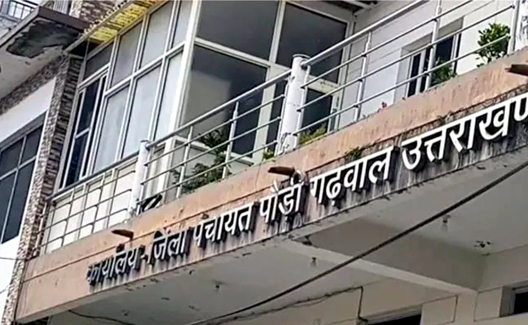 उत्तराखंड जिला पंचायत पौड़ी के कनिष्ठ अभियंता सुदर्शन सिंह रावत को सचिव चंद्रेश कुमार ने किया सीधा बर्खास्त,,,