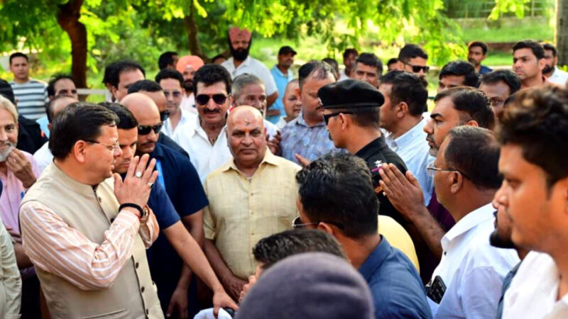 उत्तराखंड  मुख्यमंत्री ने लोक निर्माण विभाग खटीमा में क्षेत्र की जनता से मुलाकात कर उनकी समस्याओं को सुनकर किया निस्तारण,,,,
