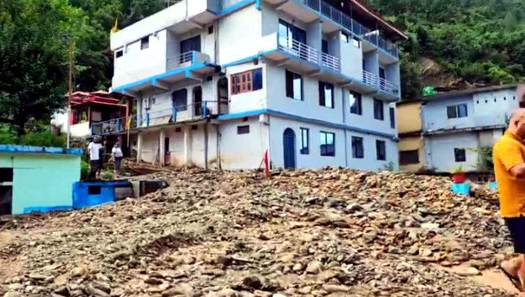 उत्तराखंड रुद्रप्रयाग जनपद में अगस्त्यमुनि के विजयनगर में एक बार फिर आफत बनकर बरसी बरसात,,,,