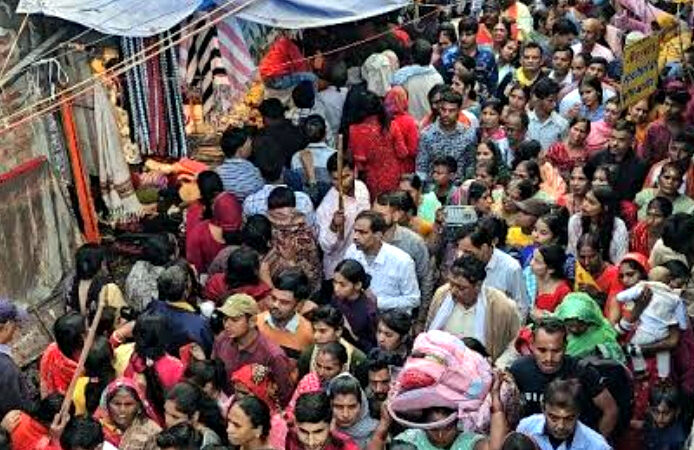 उत्तराखंड हरिद्वार मनसा देवी पैदल मार्ग पर अचानक मची भगदड़ से हुई बड़ी दुर्घटना, 6 श्रद्धालुओं की हुई मौत कई घायल,,,,