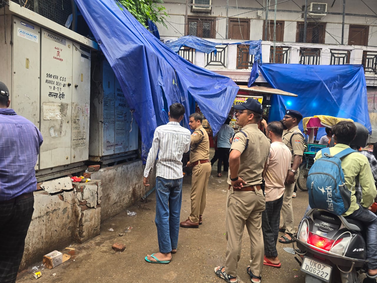 उत्तराखंड हरिद्वार रितेश शाह ने मनसा देवी मार्ग पर अस्थाई दुकानों के अतिक्रमण को हटवाने के साथ 0 जोन में ए-रिक्शाओं के लिए की वन वे ट्रैफिक व्यवस्था,,,,,