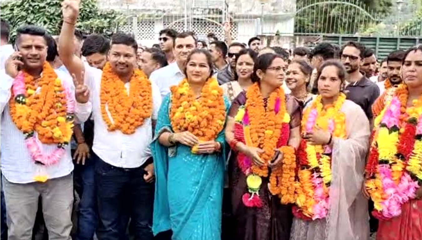 उत्तराखंड पंचायत चुनाव में दिखे अनोखे नजारे, कही जेठानी-देवरानी तो कही सगे भाइयों ने दर्ज की जीत,,,,