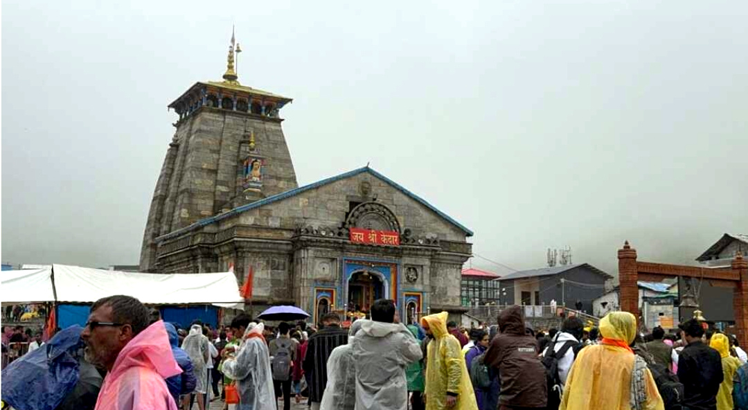 उत्तराखंड भारी बरसात और प्राकृतिक आपदा के चलते अग्रिम आदेश तक केदारनाथ धाम यात्रा हुई स्थगित,,,,,