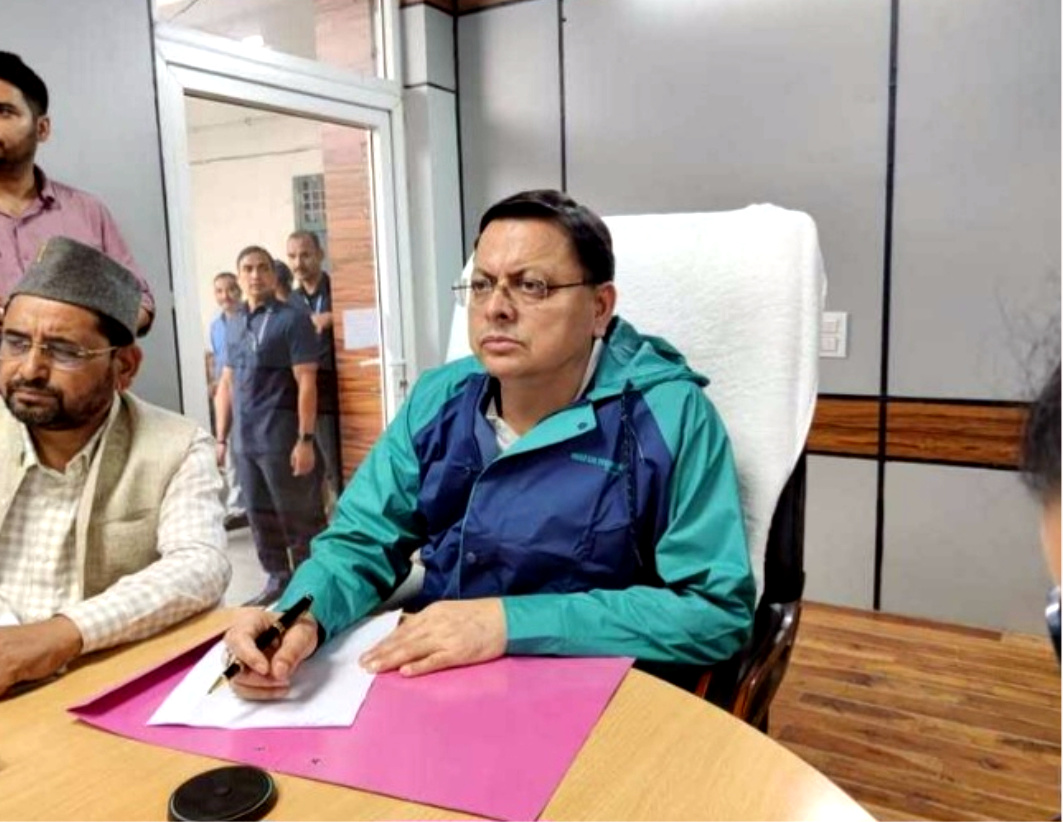 उत्तराखंड मुख्यमंत्री पुष्कर सिंह धामी द्वारा उत्तरकाशी आपदा नियंत्रण कक्ष पहुंचकर वर्तमान राहत एवं बचाव कार्यों पर की समीक्षा,,,,