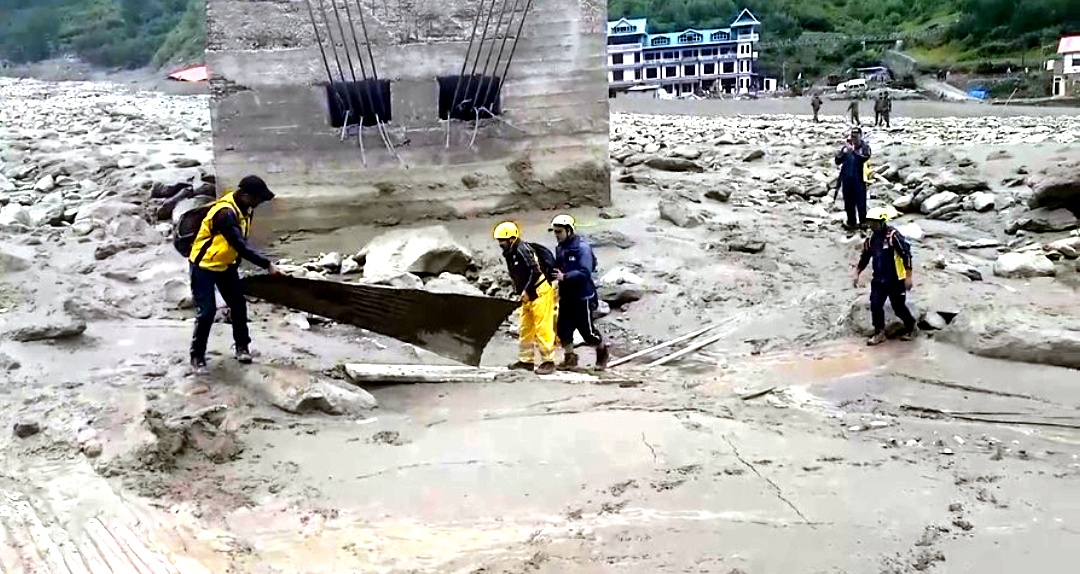 “उत्तराखंड थराली अपडेट” SDRF ने आपदा स्थल पर त्वरित राहत एवं बचाव कार्य युद्धस्तर पर किए प्रारंभ,,,