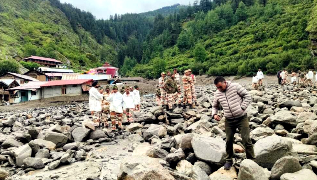 उत्तराखंड के उत्तरकाशी आपदा में सिलक्यारा की तरह धराली में भी 15 फीट नीचे दबे लोगों की तलाश सरकार के लिए बड़ी चुनौती,,,,,
