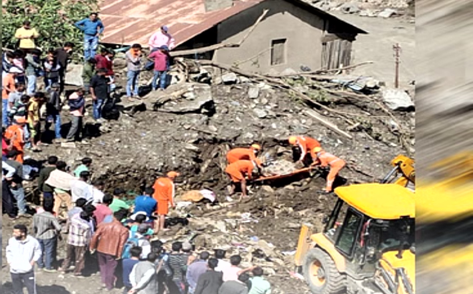 उत्तराखंड उत्तरकाशी धराली में खराब मौसम फिर बना रुकावट, रेस्क्यू ऑपरेशन में 1273 लोगों को सुरक्षित बचाया, आपदा से बनी कृत्रिम झील ने बढ़ाई चिंता,,,,