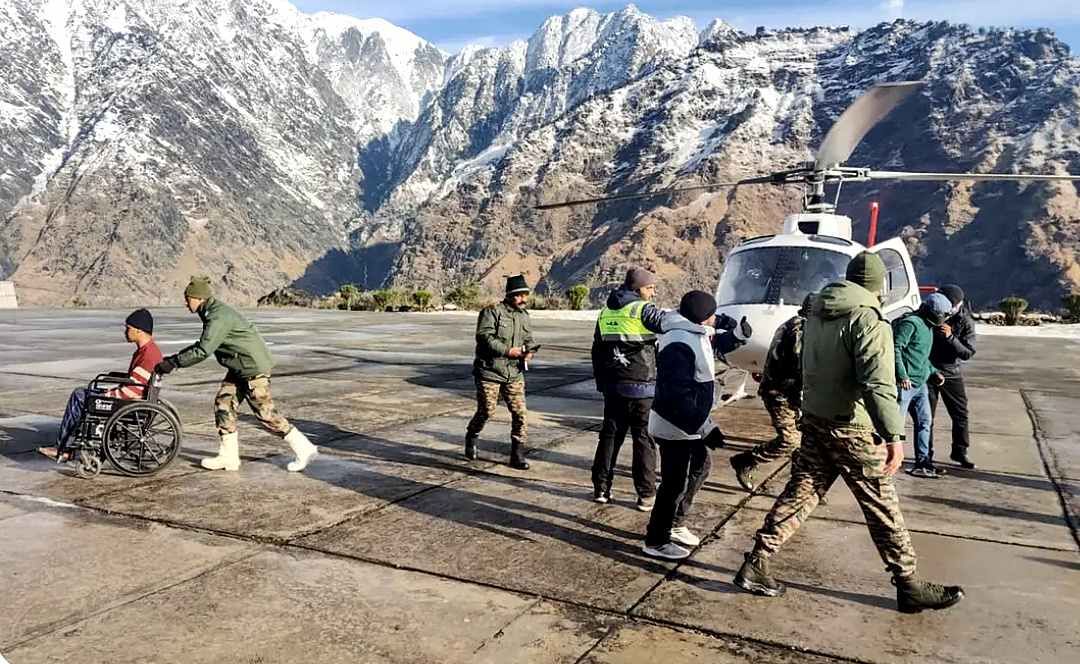 उत्तराखंड धराली आपदा में रेस्क्यू किए 36 जरुरतमंदों लोगों को वायु सेना ने एयरलिफ्ट कर पहुंचाया जौलीग्रांट हॉस्पिटल,,,,,