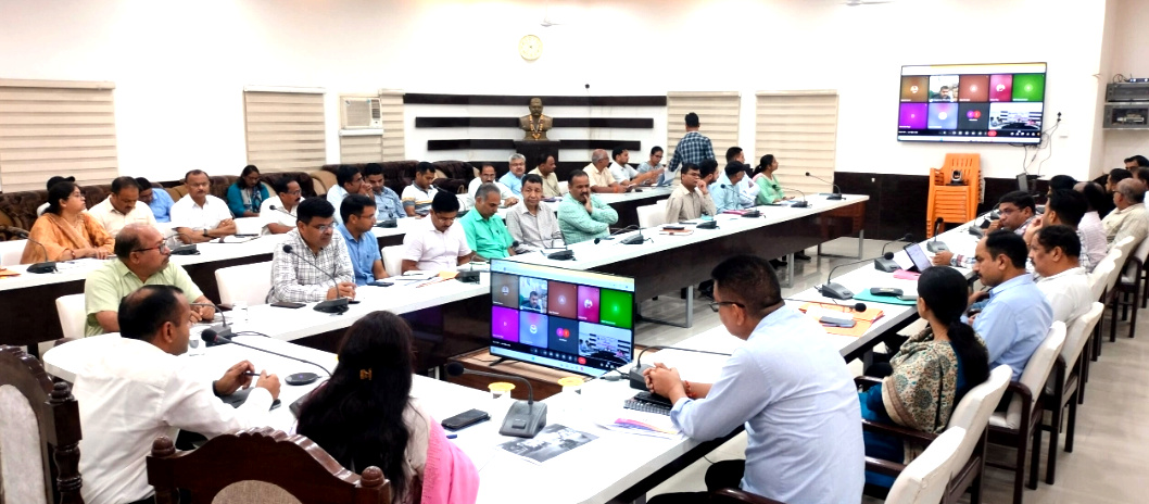 उत्तराखंड में हो रही लगातार बरसात के दृष्टिगत सभी अधिकारी अपने क्षेत्रों में रहे मुस्तैद- मयूर दीक्षित (जिलाधिकारी)