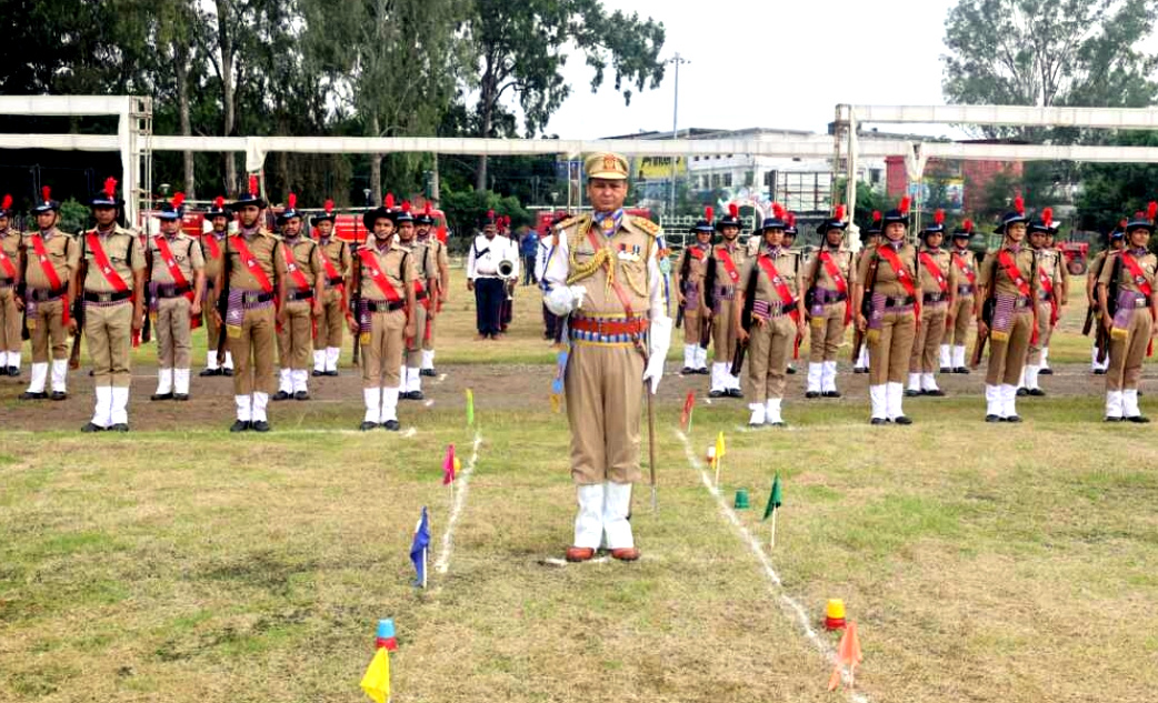 उत्तराखंड देहरादून स्वतंत्रता दिवस पर होने वाली परेड का SSP ने किया फुल ड्रेस रिहर्सल और निरीक्षण,,,,