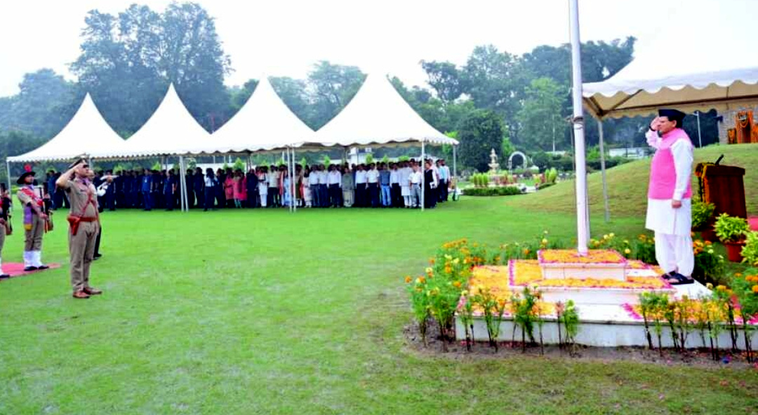 उत्तराखंड मुख्यमंत्री पुष्कर सिंह धामी ने 79वें स्वतंत्रता दिवस पर मुख्यमंत्री आवास में किया ध्वजारोहण,,,,