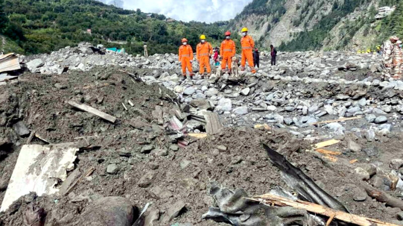 उत्तराखंड धराली में 8-10 फीट मलबे में दबे हैं लोग, GPR से मिले सिग्नल के आधार पर कई जगहो पर की  खुदाई,,,,,