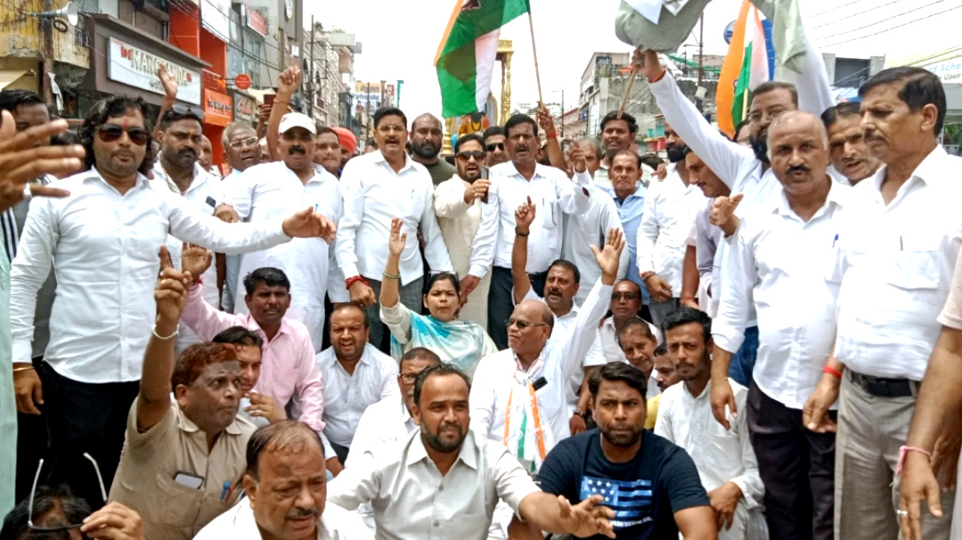उत्तराखंड हरिद्वार कांग्रेस ने नेता प्रतिपक्ष व कांग्रेस विधायकों के साथ हुई बदसलूकी के विरोध में सरकार का पुतला दहन कर किया विरोध प्रदर्शन,,,,,