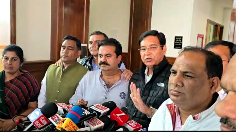 उत्तराखंड कांग्रेस विधायकों के धरने के चलते गैरसैण विधानसभा सत्र डेढ़ दिन बाद ही अनिश्चितकाल के लिए स्थगित,,,,,