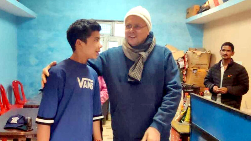 उत्तराखंड राजधानी गैरसैंण में आज सुबह घूमने निकलें मुख्यमंत्री ने स्थानीय चाय की दुकान पर चाय की चुस्कियों के साथ की लोगों से वार्ता,,,,,