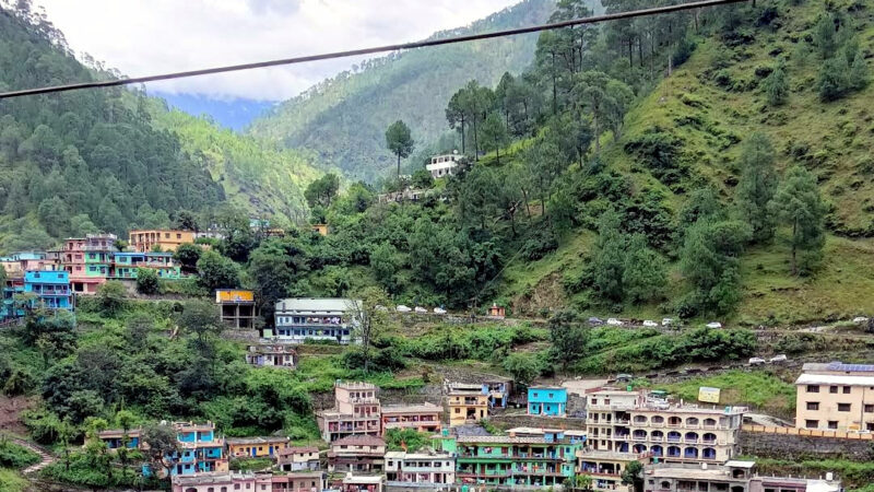उत्तराखंड थराली के लोगों को डरा रही मकान में पड़ी मोटी दरारें, अस्पताल, भवन भी नहीं सुरक्षित, लापता बुजुर्ग की तलाशअभी तक जारी,,,,,
