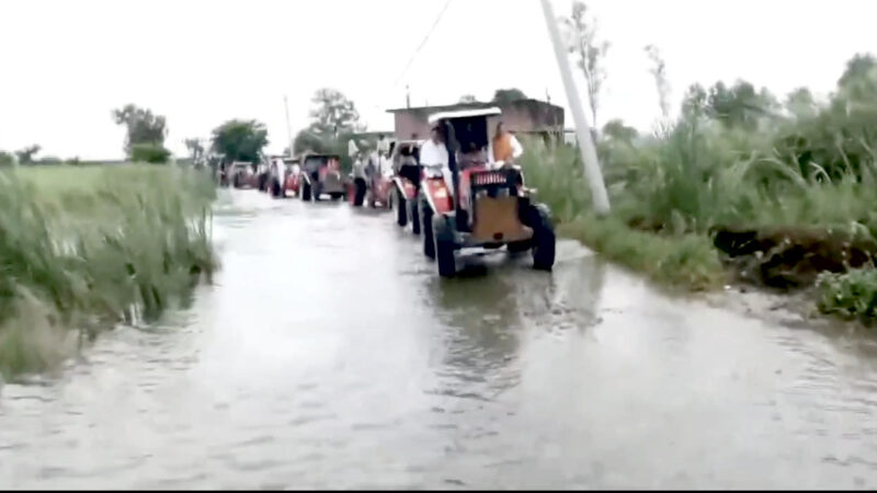 उत्तराखंड मुख्यमंत्री धामी ने ट्रैक्टर से हरिद्वार के आपदा ग्रस्त क्षेत्रों का स्थलीय निरीक्षण कर वर्तमान हालात का लिया जायज़ा,,,,