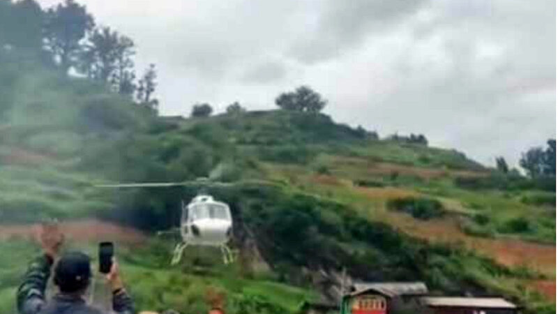 उत्तराखंड यहाँ भूस्खलन से घायल हुई महिला को हैली सेवा के माध्यम से उपचार हेतु एम्स ऋषिकेश किया रवाना,,,