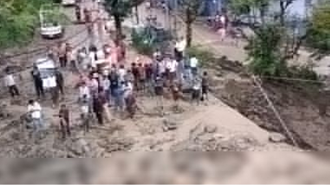 उत्तराखंड में फिर बादल फटाने से मचा कोहराम, उफान पर सभी नाले, घरों-दुकानों में घुसा पानी दहशत मे लोगों ने खाली किए मकान,,,,