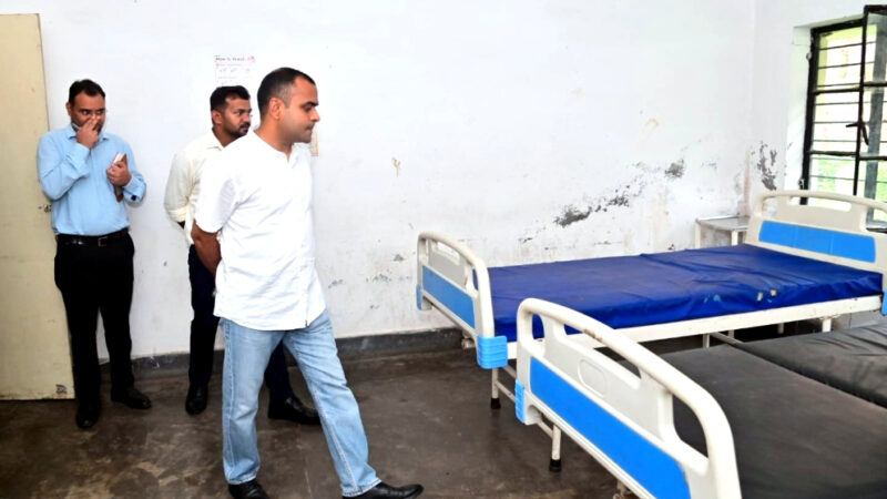 उत्तराखंड जिलाधिकारी ने आज उपजिला चिकित्सालय रुड़की का औचक निरीक्षण कर मरीजों को उपलब्ध कराई जा रही स्वास्थ्य सुविधाओं का लिया जायजा,,,,