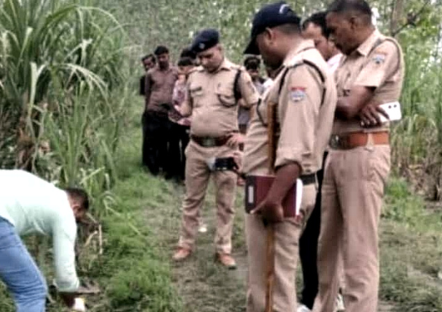 उत्तराखंड पेड़ से लटका मिला युवक का शव, परिजनों ने जताई हत्या की आशंका, जांच में छुट्टी पुलिस टीम,,,