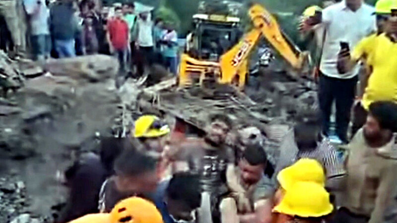 उत्तराखंड मे हुआ चमत्कार, रेस्क्यू टीम ने नंदा नगर आपदा क्षेत्र से 16 घंटे से मलबे मे दबे व्यक्ति को जिंदा निकला,,,,