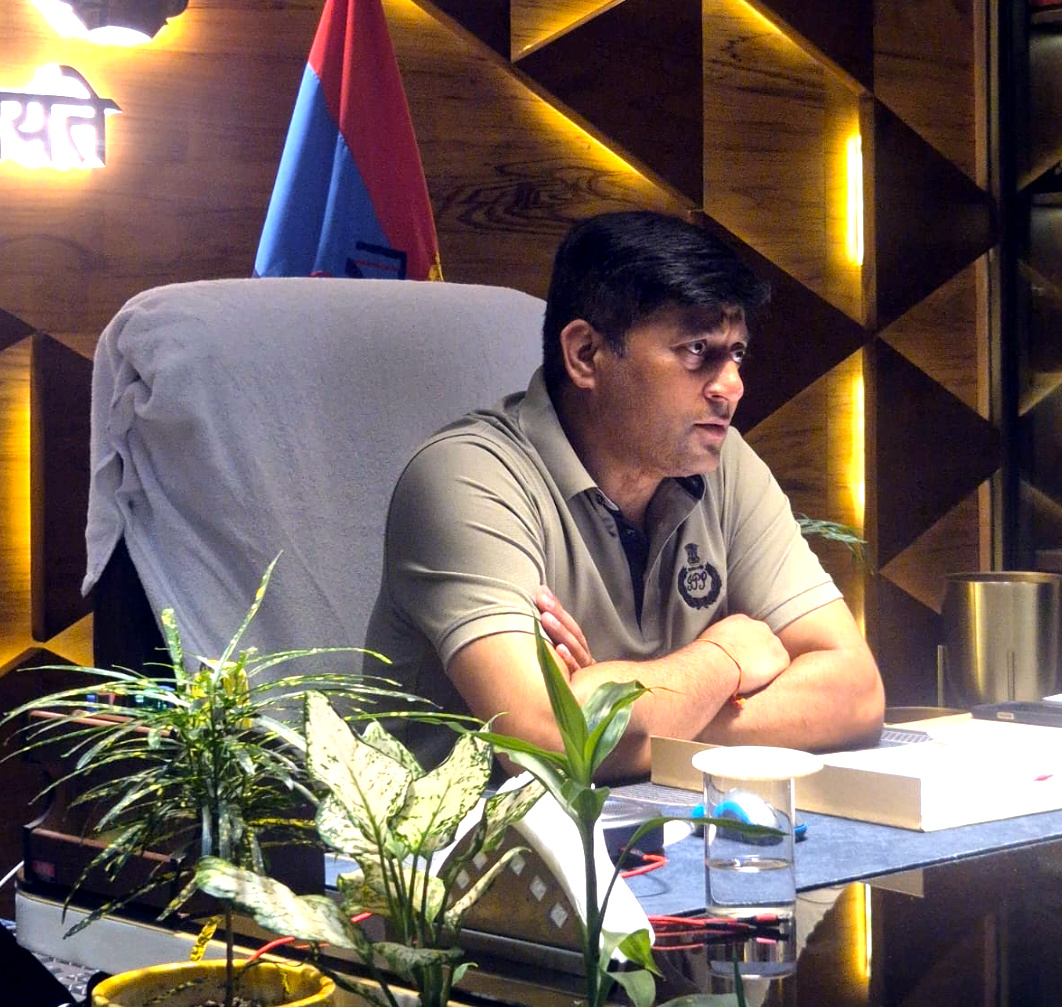 उत्तराखंड हरिद्वार SSP प्रमेन्द्र सिंह डोबाल ने जनपद के सभी पुलिस ऑफिसर की ऑनलाइन वीडियो कान्फेस के माध्यम से ली मीटिंग,,,