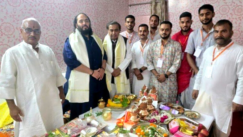 देश के प्रमुख उद्योगपति मुकेश अंबानी ने बेटे सहित गया जी में पिंडदान और तर्पण कर अपने पितरों को दी श्रद्धांजलि,,,,,