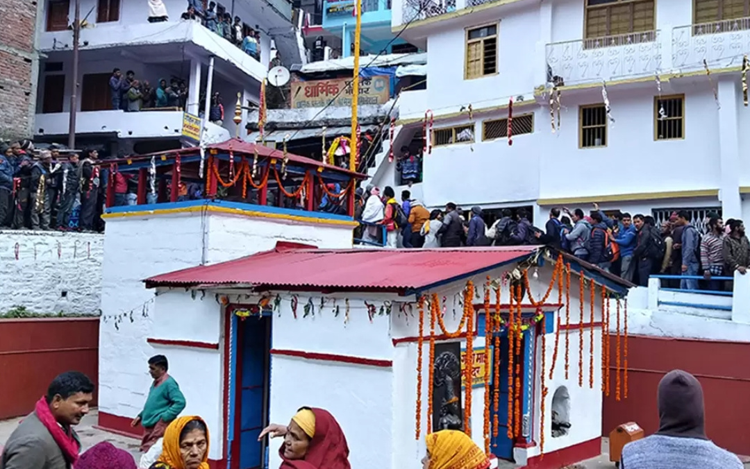 उत्तराखंड आगामी चार धाम यात्रा में गौरीकुंड में नेपाली महिलाओं व पुरूषों के आने पर रहेगा प्रतिबंध, जानिए क्या है मामला,,,,