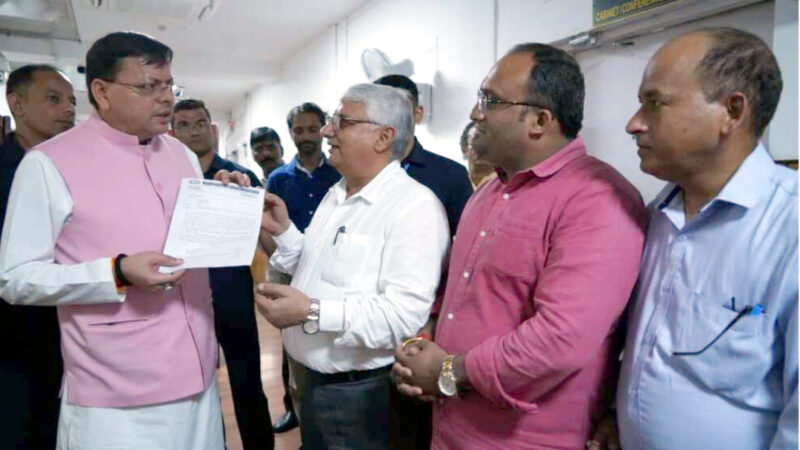 उत्तराखंड के राज्य कर्मचारी संयुक्त परिषद के अध्यक्ष ने मुख्यमंत्री पुष्कर सिंह धामी से मुलाक़ात कर की यह बड़ी मांग,,,,