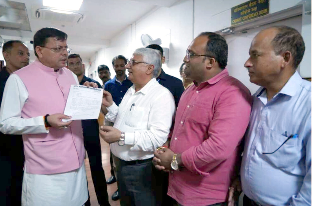 उत्तराखंड के राज्य कर्मचारी संयुक्त परिषद के अध्यक्ष ने मुख्यमंत्री पुष्कर सिंह धामी से मुलाक़ात कर की यह बड़ी मांग,,,,