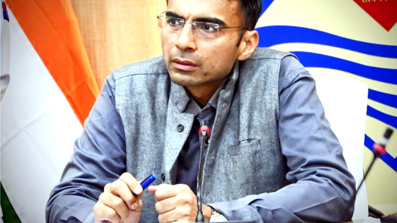 उत्तराखंड मामूली विवाद में शस्त्र लहराना पड़ा भारी, लाइसेंस निलंबित, शस्त्र जब्त,“कानून से खिलवाड़ जिले में किसी भी सूरत में मंजूर नहीं”- डीएम सविन बंसल