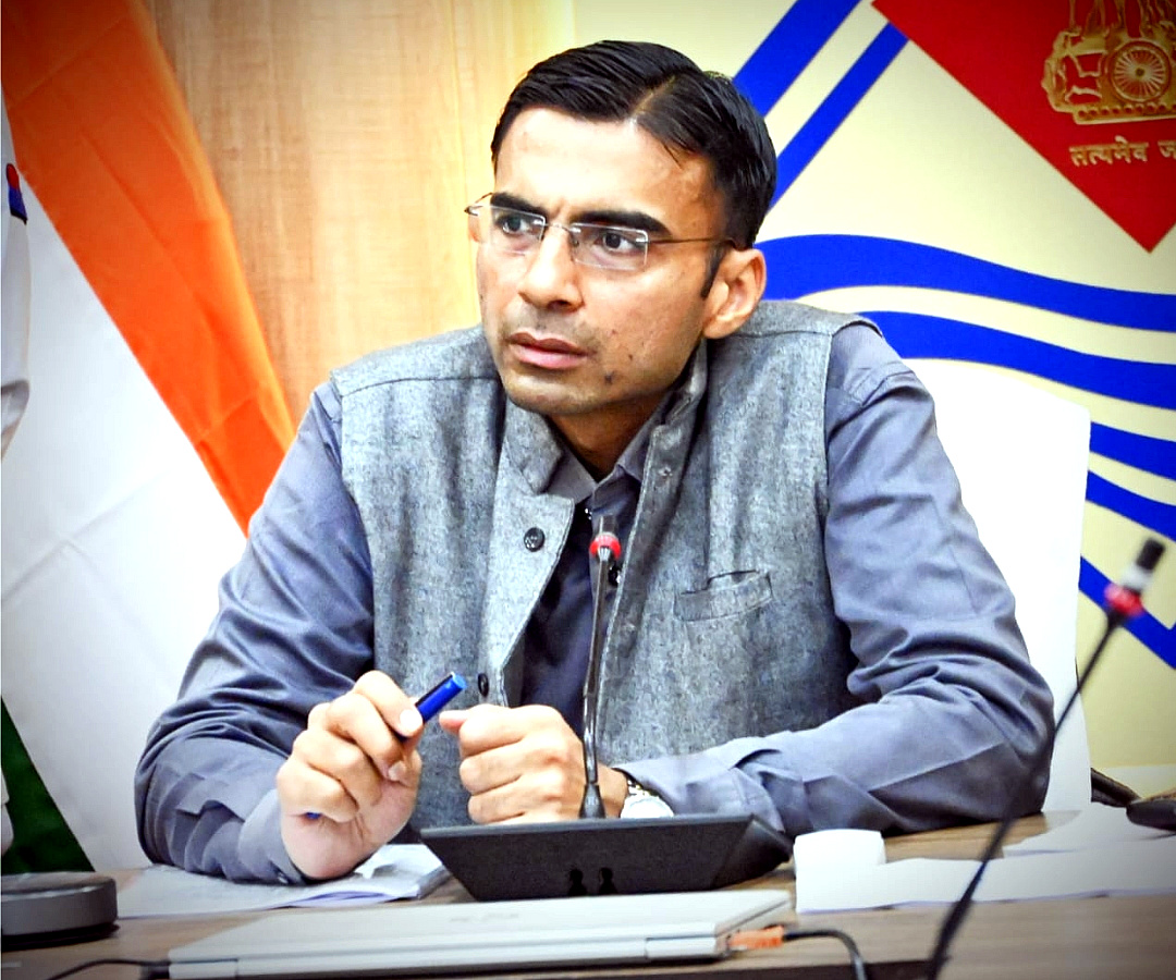 उत्तराखंड मामूली विवाद में शस्त्र लहराना पड़ा भारी, लाइसेंस निलंबित, शस्त्र जब्त,“कानून से खिलवाड़ जिले में किसी भी सूरत में मंजूर नहीं”- डीएम सविन बंसल